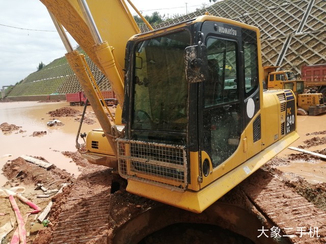 小松 PC210LC-8M0 挖掘机